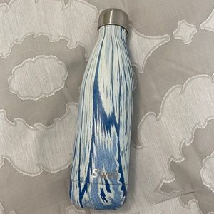 Swell water bottle